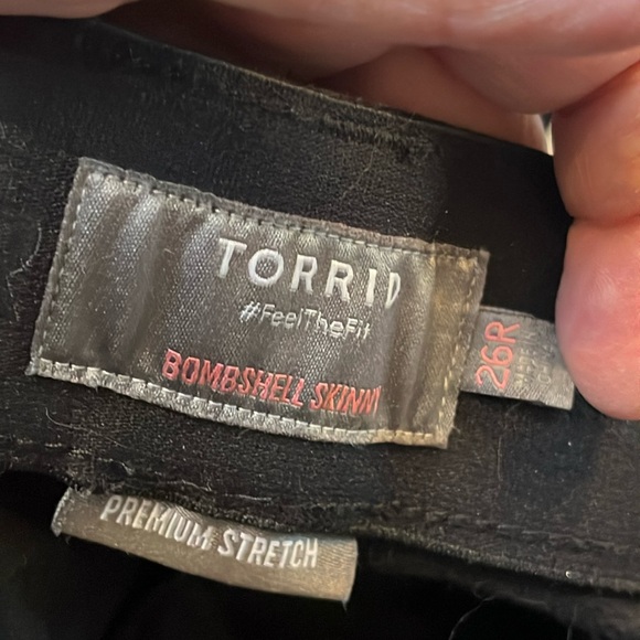 NWOT Torrid Bombshell Skinny Jeans - black  “feel the fit” Sz Torrid 26R - Picture 9 of 12